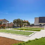 Villa Sunshine - Private Heated Pool & Sport Fields