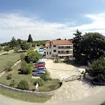 Apartments With Pool Villa Fjord