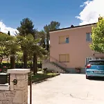 2 Bedroom Amazing Apartment In Fazana