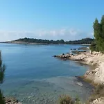 Garden View Holiday Home In Banjole Near Beach And Boat Excursions