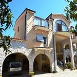 Renata Mare Apartments