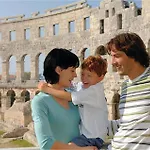 Lovely Apartment In Pula With Kitchen