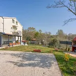 Apartment Petricija With Garden