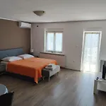 Room Benjamin