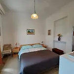 Excellent Studio Mia