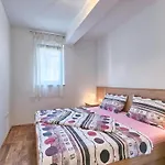 Ferienwohnung In Umag Mit Grosser Terrasse