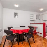 Apartments With A Parking Space Pula - 2252