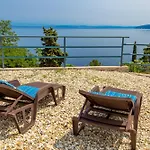 Wohnung In Obrs Mit Kleiner Terrasse Und Meerblick