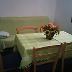 Linda Apartments