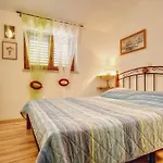 Apartments Karsiole