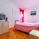 Apartments Valbandon