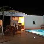 Comfy Apartment In Vinkuran With The Beach Nearby