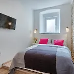 Top Center Rooms & Studio