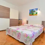 Apartments Gracijano 1724