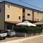 Apartments & Rooms Buoni Amici