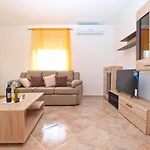 Apartments Antun 1237