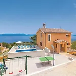 Beautiful Home In Trogir With Kitchen