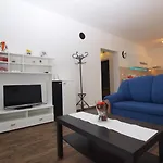 Apartments Suzana 1403