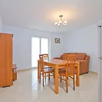 Two-Bedroom Apartment In Novigrad I