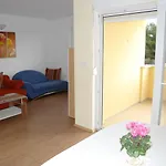 Apartment Liznjan 4