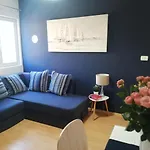Studio C, Free Parking