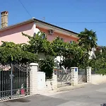 Studio Pula 6986B