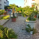 Studio Apartment Ozi