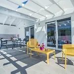 Elegant Villa With Swimming Pool In Pula Near Sea