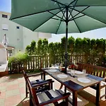 Spacious Apartment With The Garden, Near The Sandy Beach