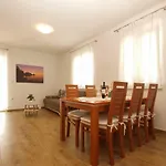 4 Stars Apartments-Pikula