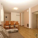 4 Stars Apartments-Pikula