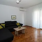 New Renovated Apartment 15 Min From Beach On Foot