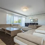 Bright Villa With 5 Bedrooms In Pomer, With Private Pool, Enclosed Gar