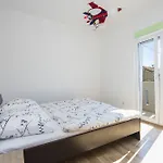Bright Villa With 5 Bedrooms In Pomer, With Private Pool, Enclosed Gar