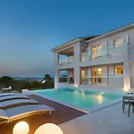 Villa L - Villa With 2 Separate Units