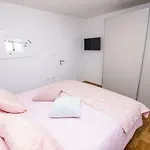 Sole & Mare Luxury New Apartment Porec