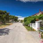 Apartman D&D, Dvorine 63