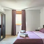 Apartment Peninsula