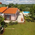 Holiday Home Ecio , S Velikim Vrtom, Potpuno Ogradena,