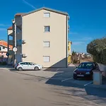 Mira Apartman