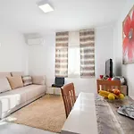 Mira Apartman