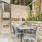 Luxury 1 Bedroom Apartment In Rabac