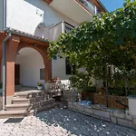 Irena'S Place A1