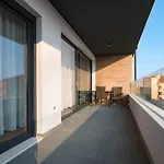 Nora Resident