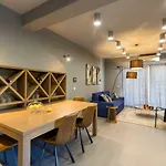 Magnolia - Modern Apartment Near City Center And Sea