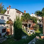 The Sisters Central Apartment