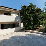 Magnolia - Modern Apartment Near City Center And Sea
