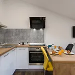 Hana - Attic Apartment In City Center