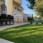 Apartments Flora