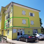 Apartment Matika, Terrace Apartment 10 Minutes Walk From Center